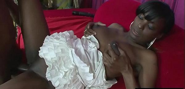  Dark-skinned beauty pregnant woman gets fucked